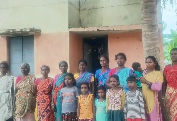 சிறுபினாயூரில் இருளர் வீடுகள் சேதம் சுவர்கள் விரிசலால் மழைநீர் கசிவு