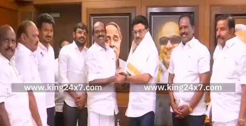 முதலமைச்சர் மு.க.ஸ்டாலின் முன்னிலையில் அதிமுக முன்னாள் அமைச்சர் வைத்திலிங்கம் திமுகவில் இணைந்தார்!! முதலமைச்சர் மு.க.ஸ்டாலின் முன்னிலையில் அதிமுக முன்னாள் அமைச்சர் வைத்திலிங்கம் திமுகவில் இணைந்தார்!!