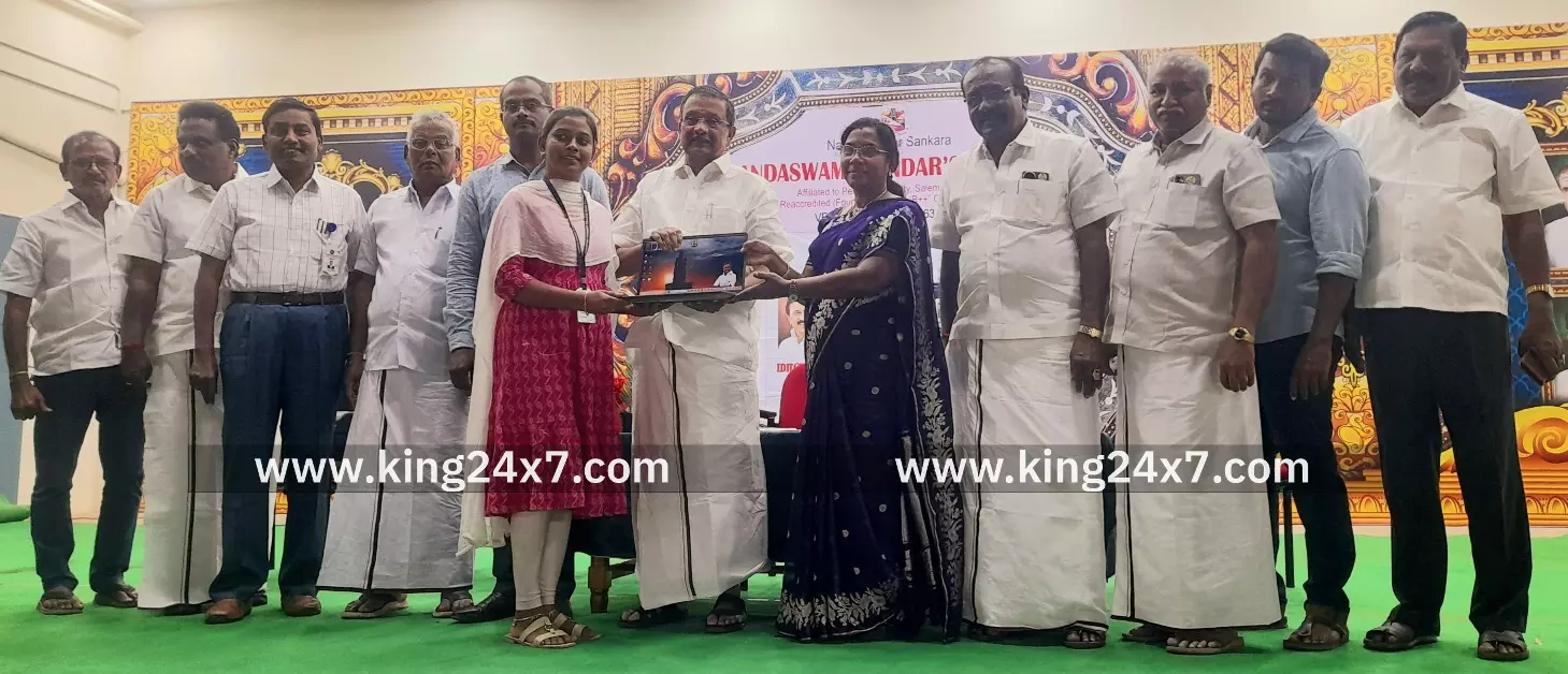 கந்தசாமி கண்டர் கல்லூரி மாணவ மாணவிகளுக்கு மடிக்கணினி வழங்கும் விழா.