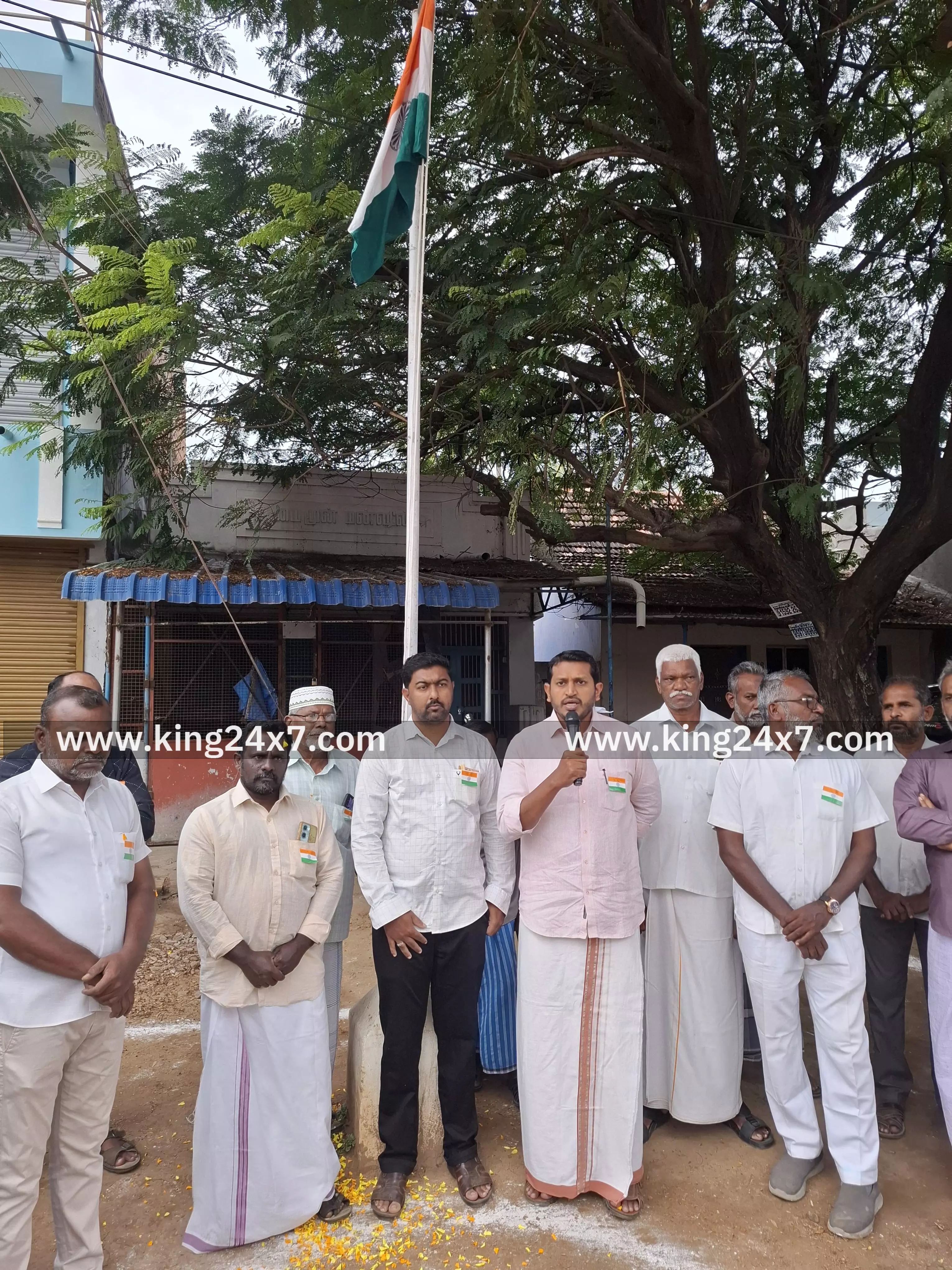 ஏர்வாடியில் தேசியக் கொடியேற்ற நிகழ்ச்சி