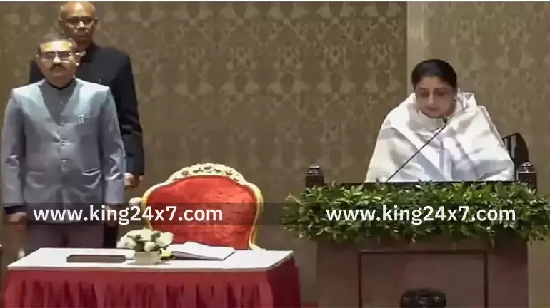 மகாராஷ்டிரா துணை முதல்வராக சுனேத்ரா பவார் பதவியேற்றார்!!