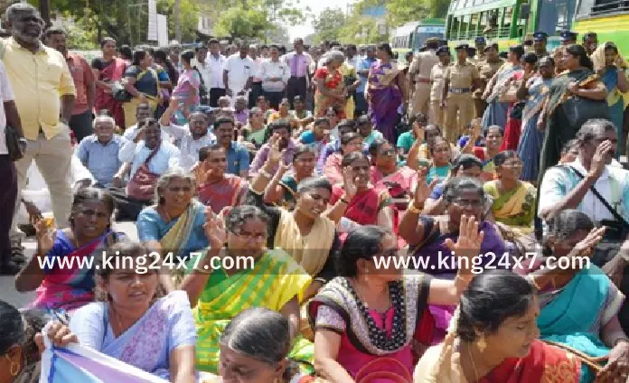 இடைநிலை ஆசிரியர்கள் தங்களின் போராட்டத்தை தற்காலிகமாக ஒத்திவைப்பதாக அறிவிப்பு! இடைநிலை ஆசிரியர்கள் தங்களின் போராட்டத்தை தற்காலிகமாக ஒத்திவைப்பதாக அறிவிப்பு!