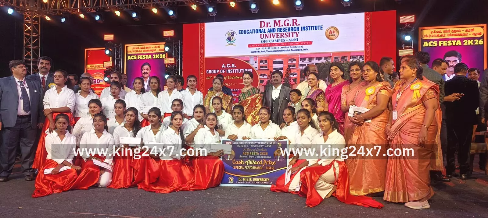 தன்னம்பிக்கை இருந்தால் வாழ்க்கையில் முன்னேறி விடலாம்.  மாணவர்களிடையே நடிகை குஷ்பூ பேச்சு.