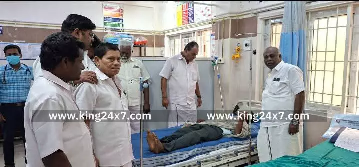 குளித்தலை அரசு மருத்துவமனையில் விபத்தில் காயம் அடைந்தவர்கள் சிகிச்சை