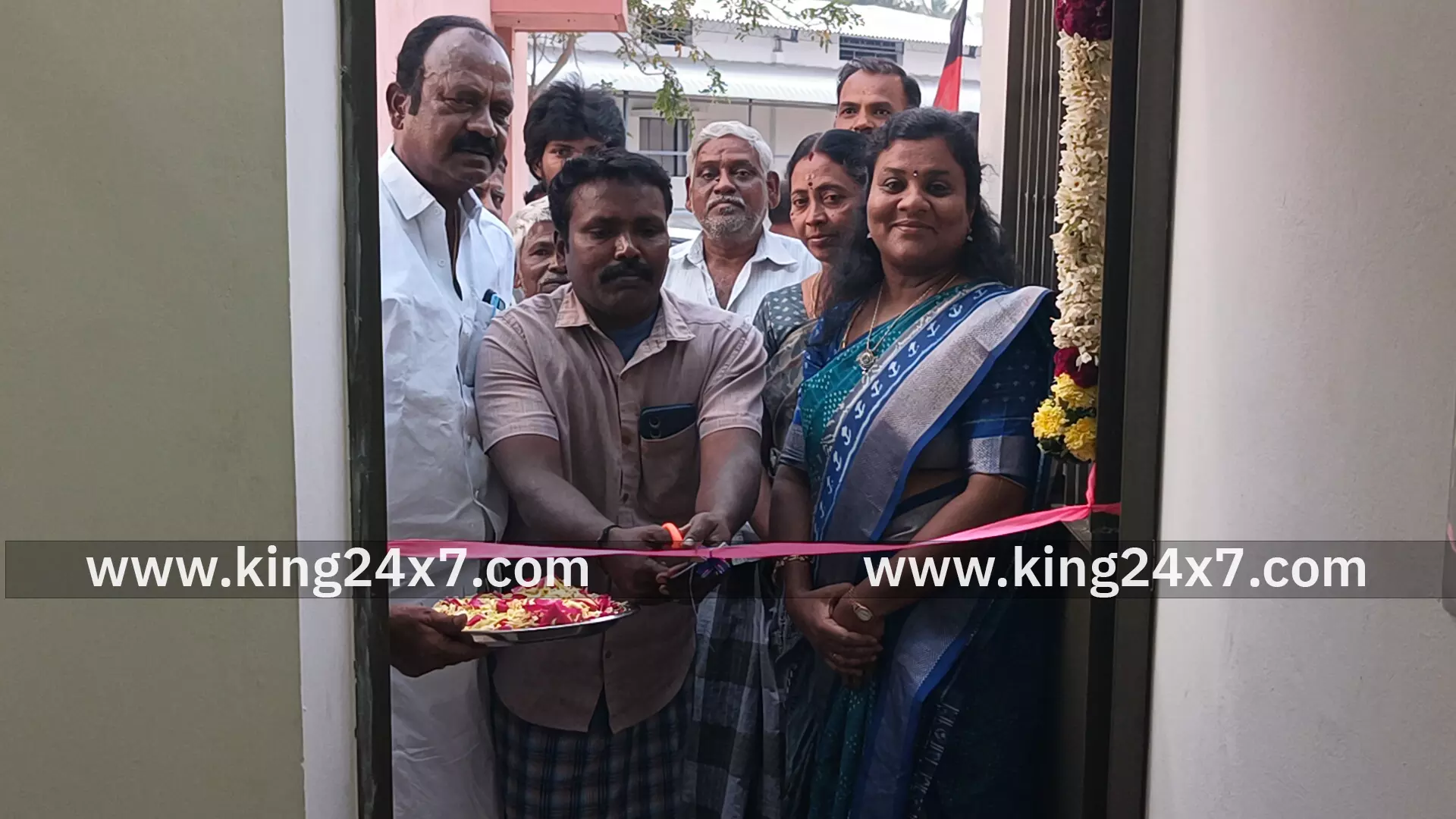 திருச்செங்கோடு நகராட்சியில் ஐந்தாம் கட்டமாக 3வது வார்டு 24 வது வார்டு 27வது வார்டுபகுதிகளில் சாலை அமைக்கும் பணிகள் பூமி பூஜை செய்து துவக்கம்