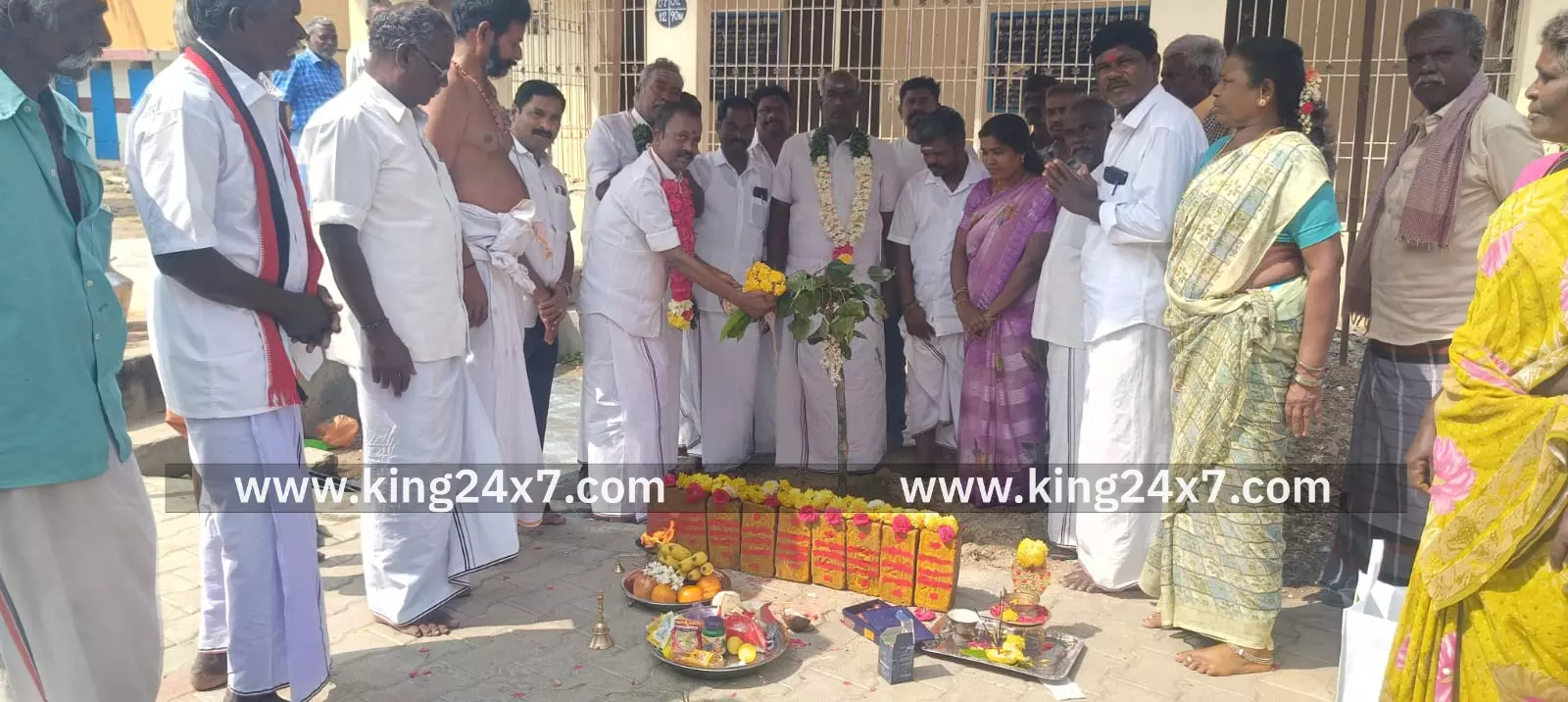 லாடவரம் கிராமத்தில் புதிய கலையரங்கம் அமைக்க பூமி பூஜை.