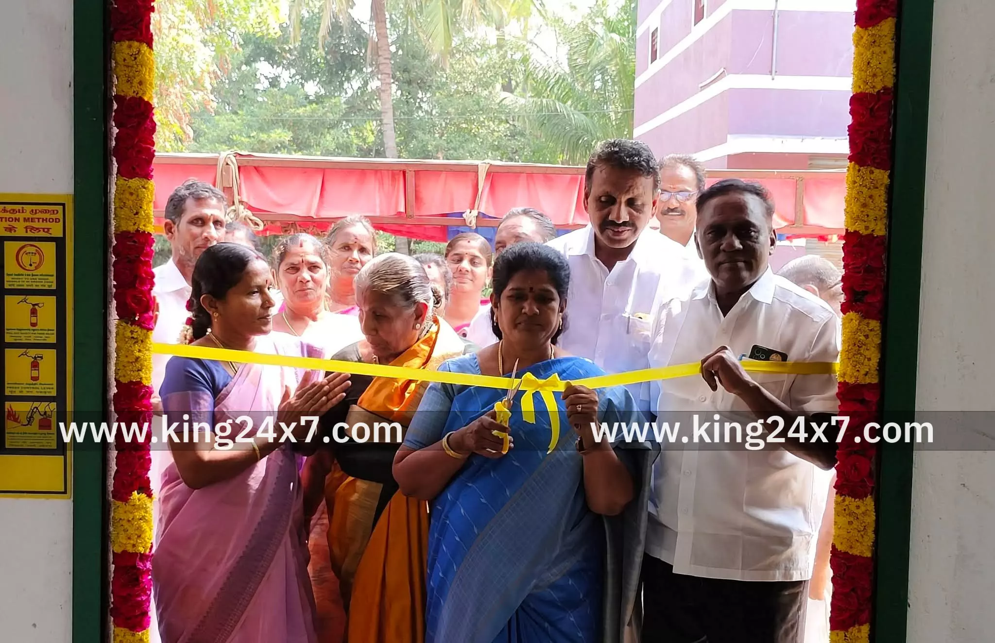 கிருஷ்ணராயபுரத்தில் கூட்டுறவு சங்க கட்டிடங்கள் திறப்பு விழா நடைபெற்றது