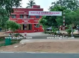 மின் கம்பத்தில் மோட்டார் சைக்கிள் மோதி வாலிபர் பலி.