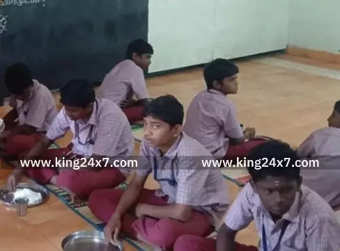 கரூரில், காது கேளாதோர் மாற்றுத்திறனாளி மாணாக்கர்களுக்கு கல்வி உபகரணம் வழங்கும் நிகழ்வு நடைபெற்றது. கரூரில், காது கேளாதோர் மாற்றுத்திறனாளி மாணாக்கர்களுக்கு கல்வி உபகரணம் வழங்கும் நிகழ்வு நடைபெற்றது.