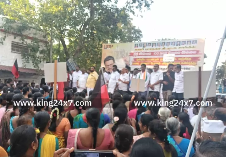 ஒன்றிய அரசின் பட்ஜெட்டை கண்டித்து கரூரில் திமுக சார்பில் கண்டன ஆர்ப்பாட்டம் நடைபெற்றது. ஒன்றிய அரசின் பட்ஜெட்டை கண்டித்து கரூரில் திமுக சார்பில் கண்டன ஆர்ப்பாட்டம் நடைபெற்றது.